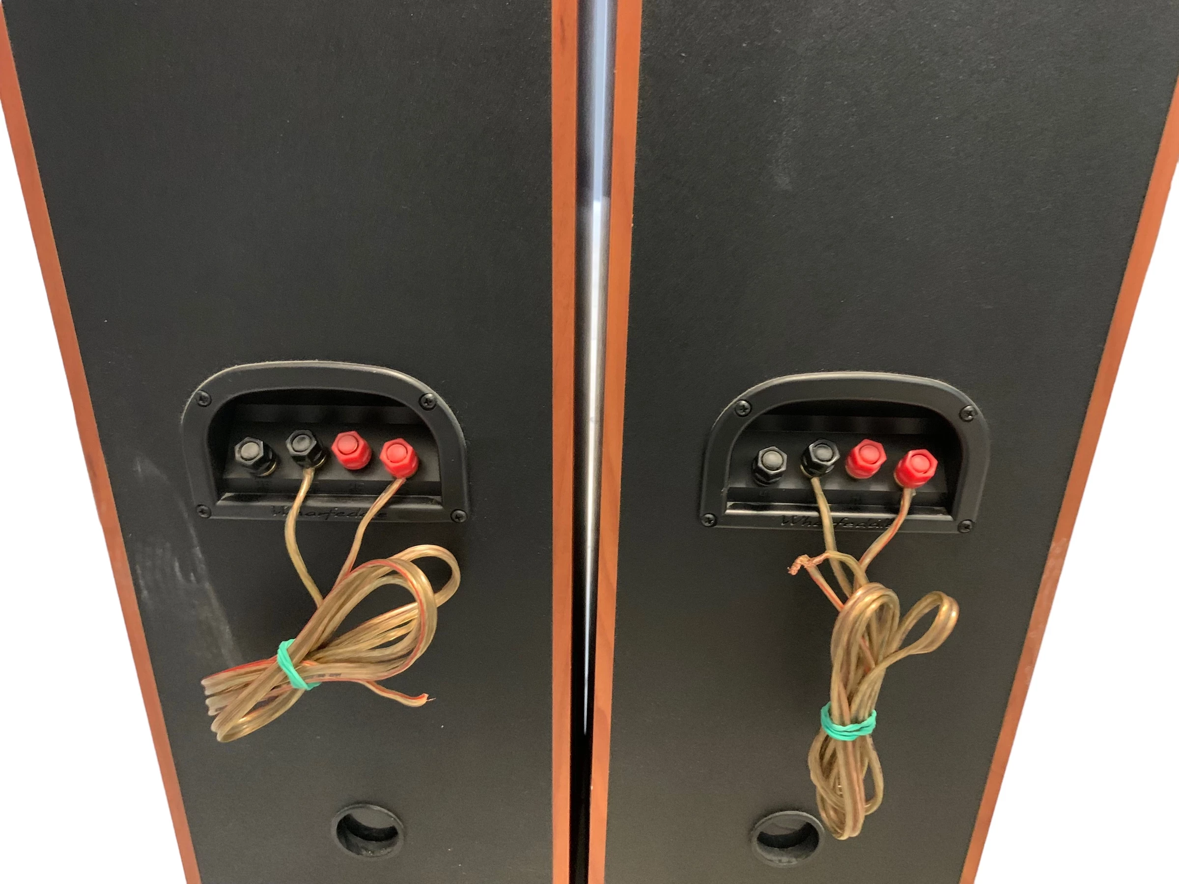 zestaw-glosnikow-wharfedale-crystal-2-30-wh-2-centre-wh-2-surround-marka-wharfedale