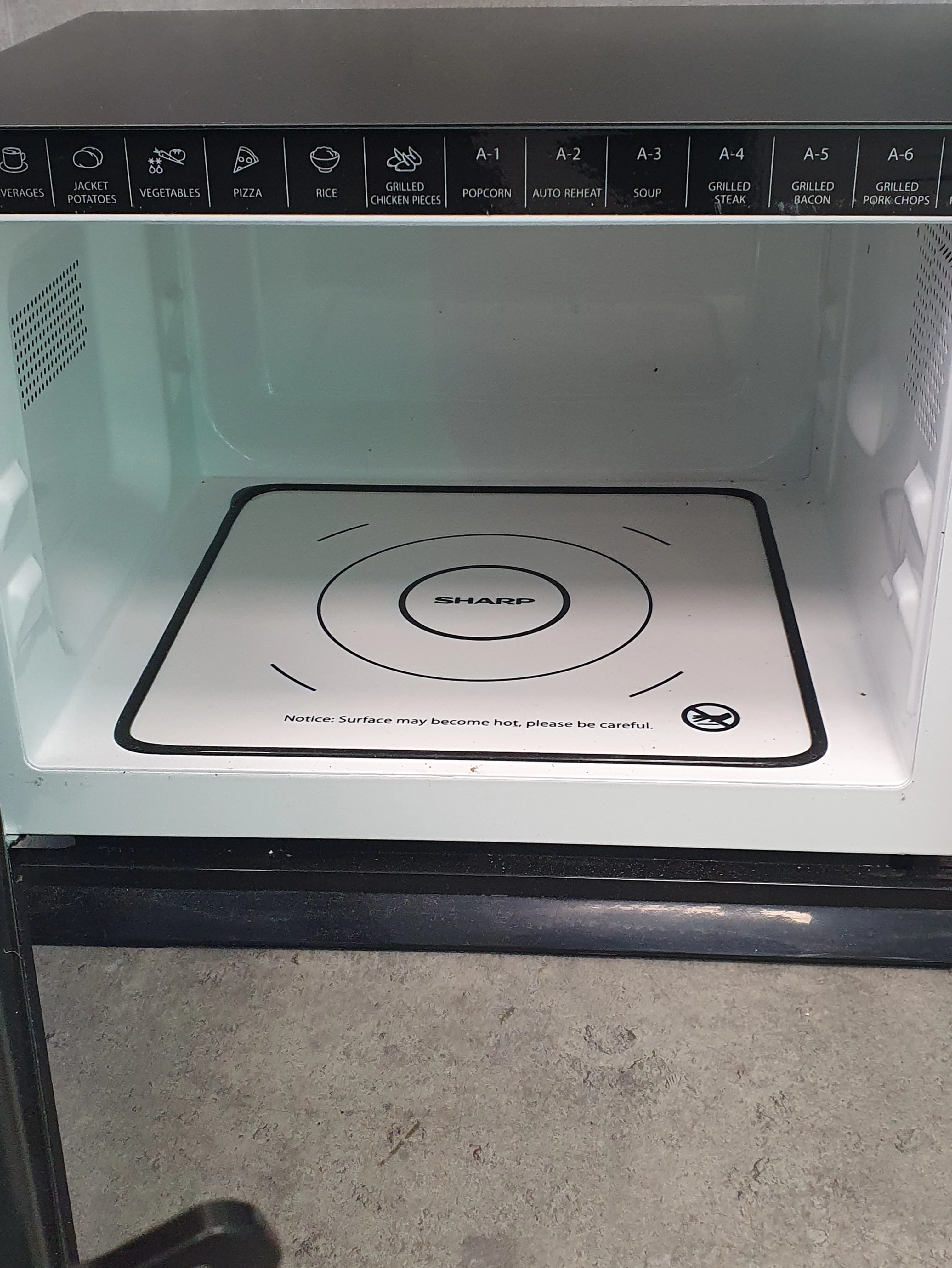 kuchenka-mikrofalowa-sharp-r760bk-funkcje-gotowania-rozmrazanie