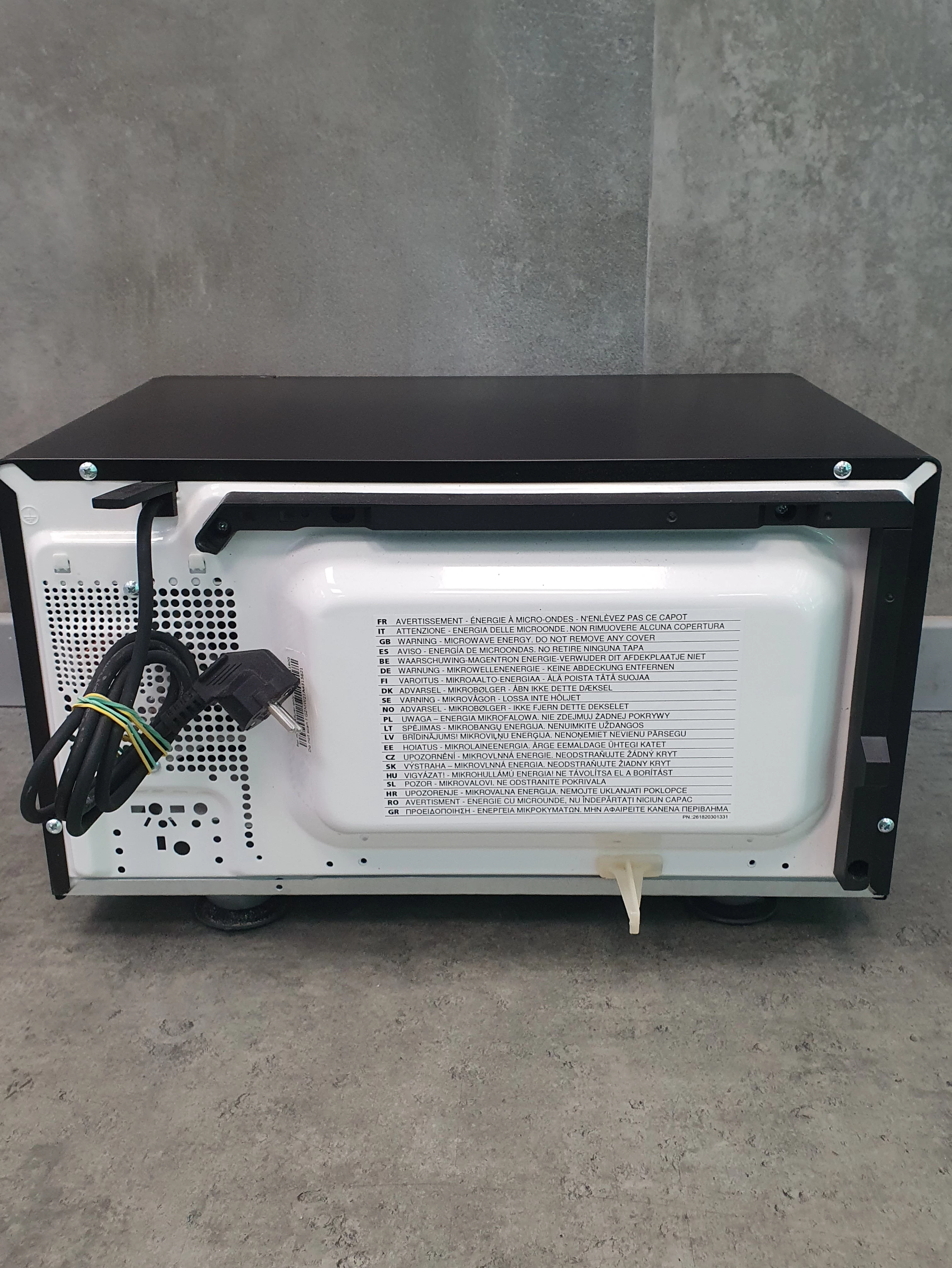 kuchenka-mikrofalowa-sharp-r760bk-stan-uzywany