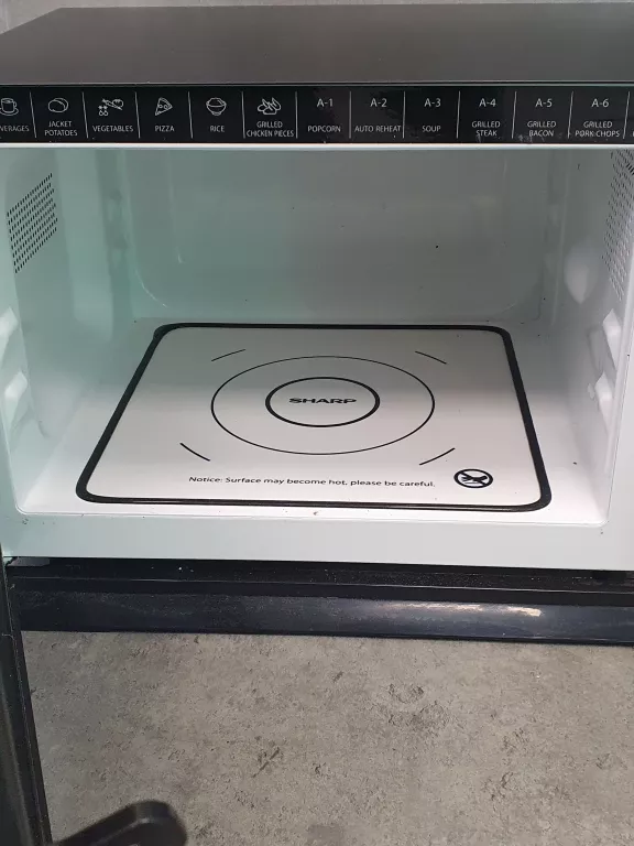 KUCHENKA MIKROFALOWA SHARP R760BK