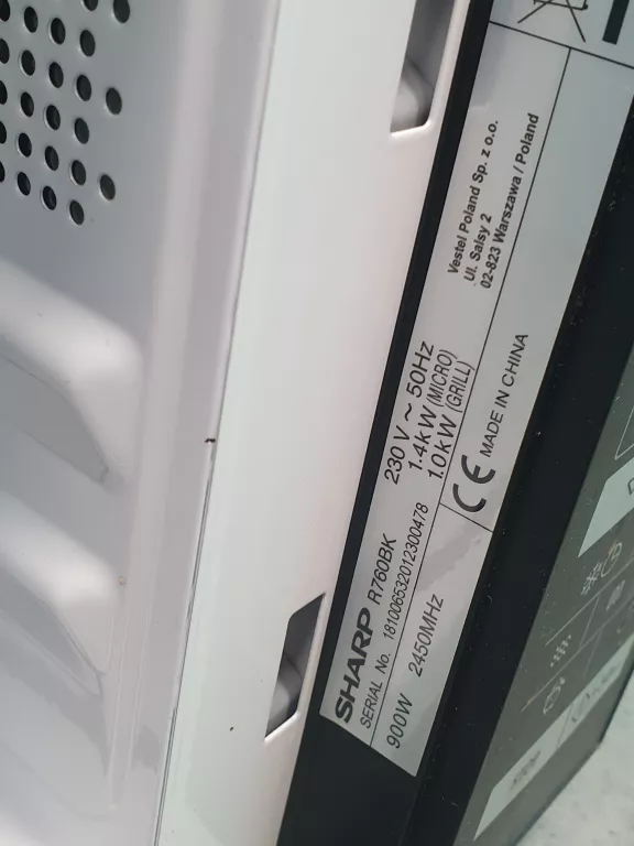 KUCHENKA MIKROFALOWA SHARP R760BK