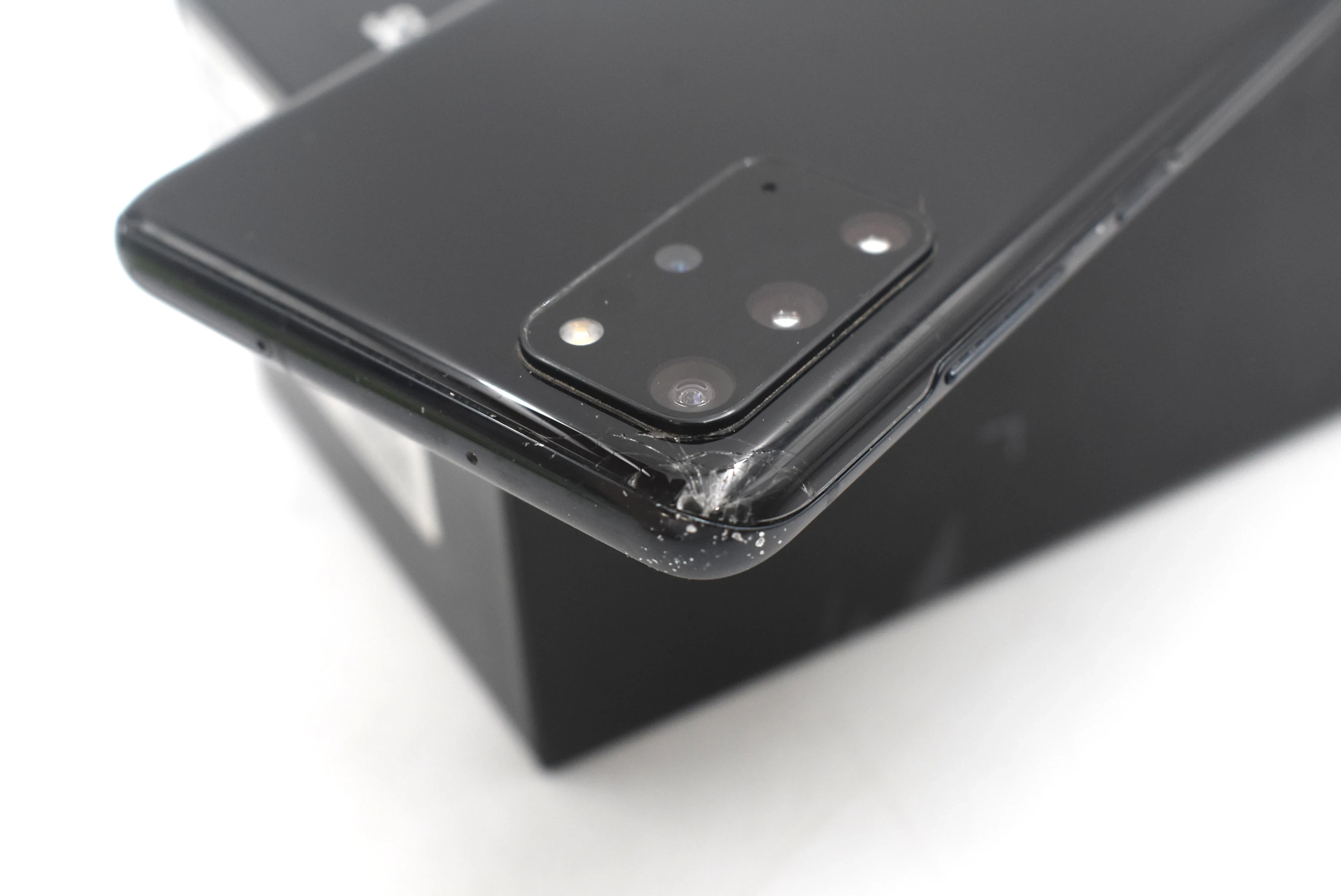 telefon-samsung-galaxy-s20-5g-12128gb-komplet-kolor-czarny