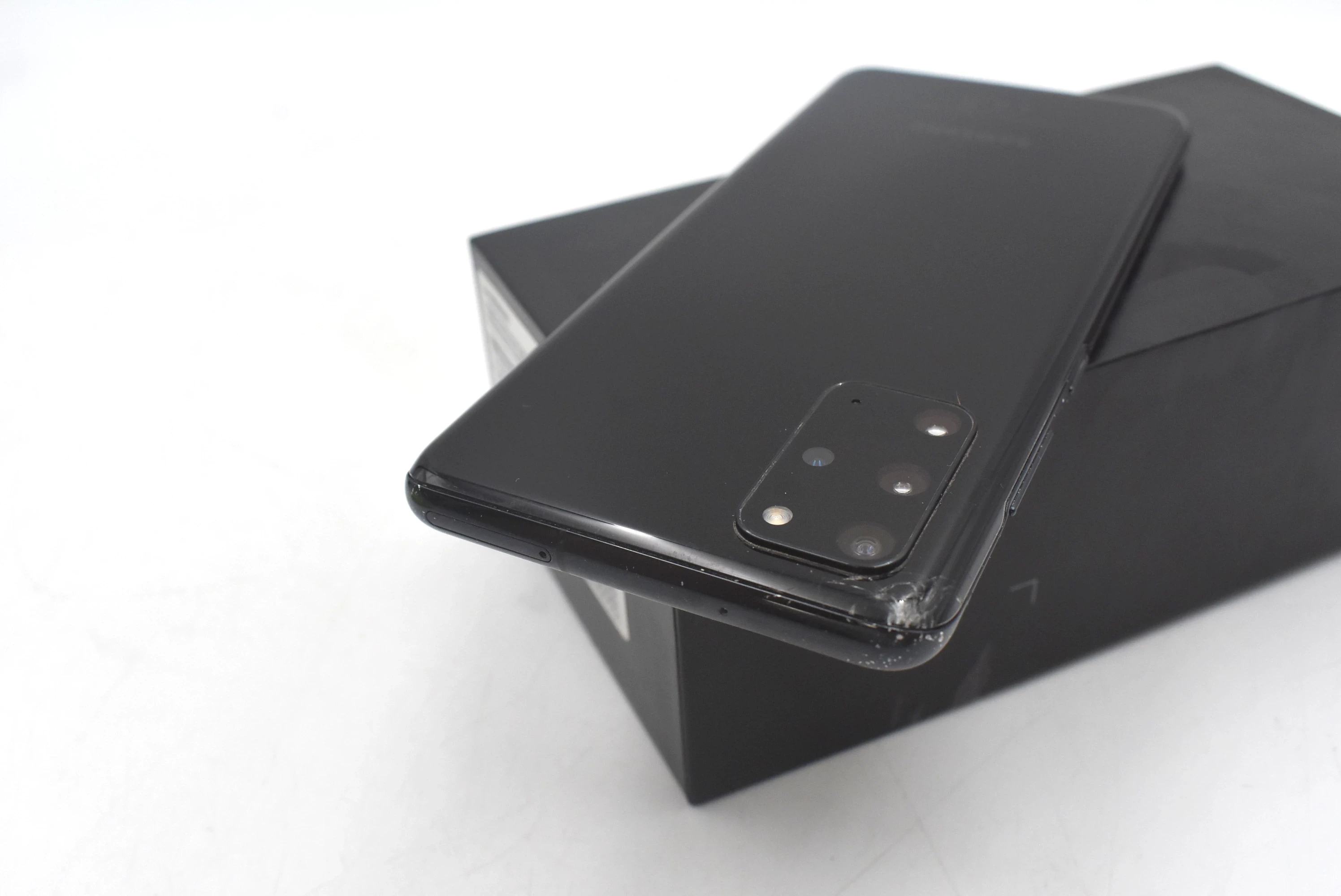 telefon-samsung-galaxy-s20-5g-12128gb-komplet-ean-gtin-0753715579315