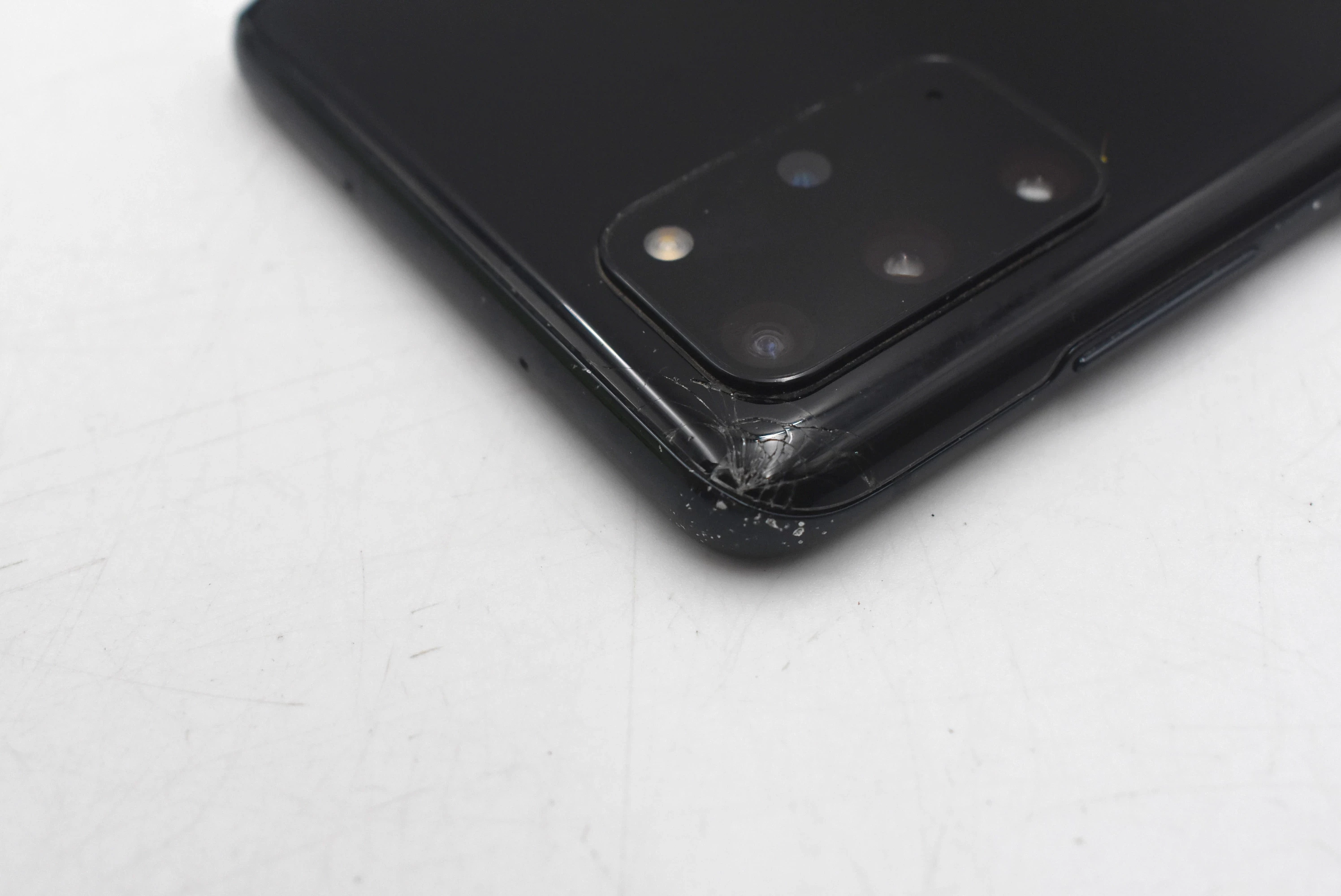 telefon-samsung-galaxy-s20-5g-12128gb-komplet-przekatna-ekranu-67