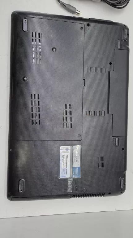 LAPTOP ASUS A73S  256GB/4GB/W7/I3 + ZAS