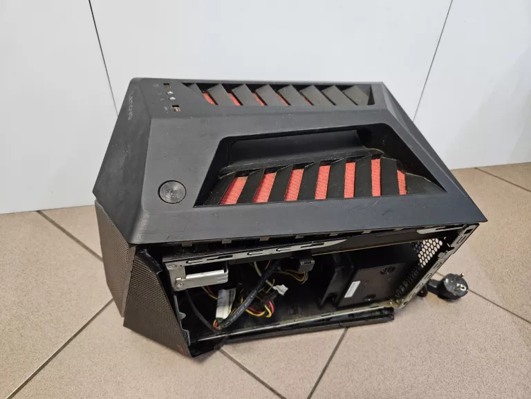 KOMPUTER LENOVO Y720 CUBE 15ISH 8GB 1000GB HDD I5 7GEN RADEON RX480