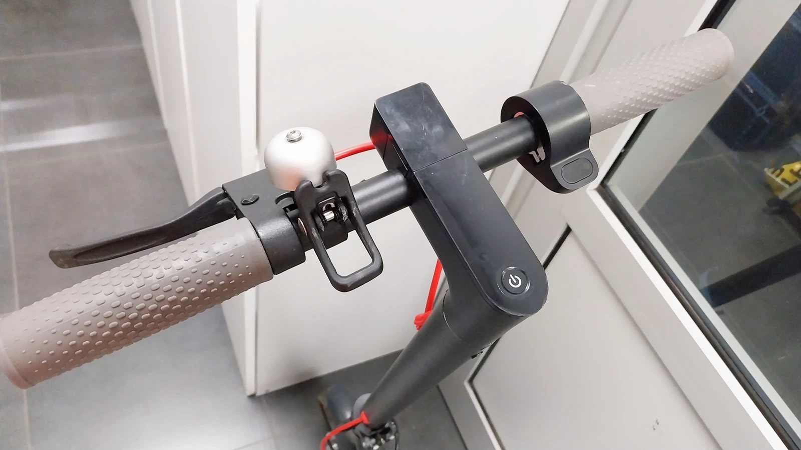 hulajnoga-elektryczna-ugo-x11-black-350-w-25-kmh-stan-uzywany