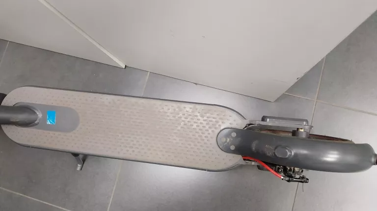 HULAJNOGA ELEKTRYCZNA UGO X11 BLACK 350 W 25 KM/H
