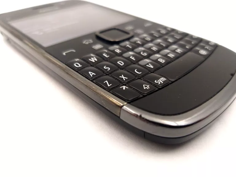 TELEFON NOKIA E6 256MB/8GB
