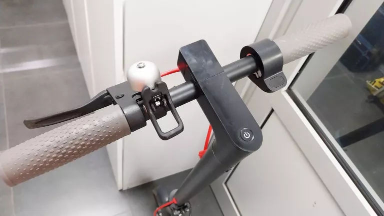 HULAJNOGA ELEKTRYCZNA UGO X11 BLACK 350 W 25 KM/H