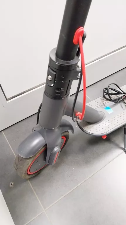 HULAJNOGA ELEKTRYCZNA UGO X11 BLACK 350 W 25 KM/H