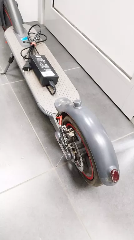 HULAJNOGA ELEKTRYCZNA UGO X11 BLACK 350 W 25 KM/H