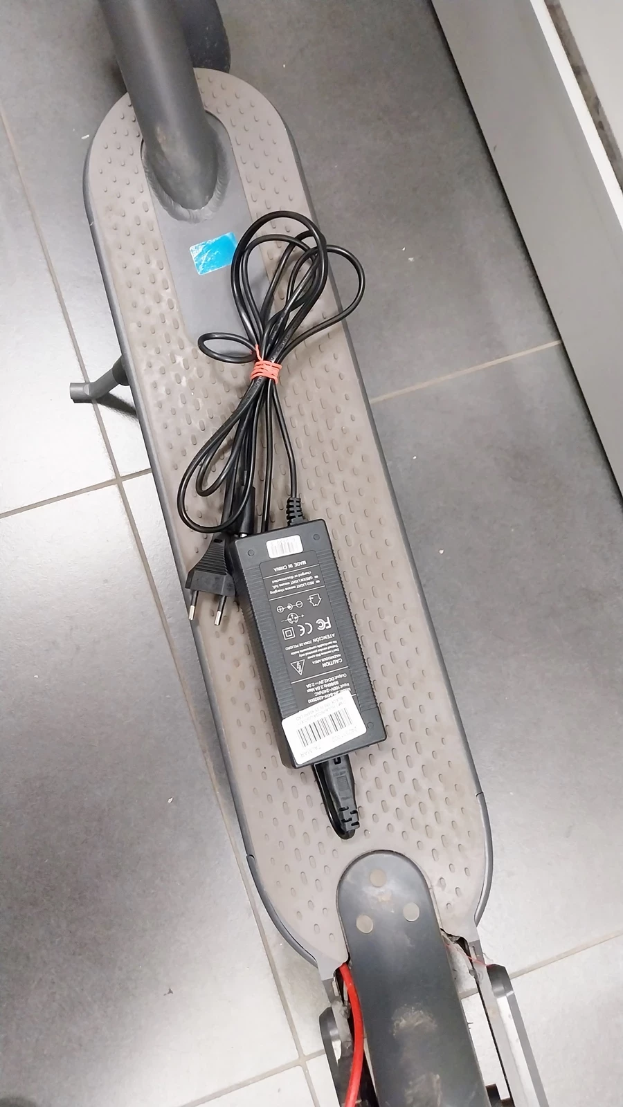 hulajnoga-elektryczna-ugo-x11-black-350-w-25-kmh-moc-silnika-350