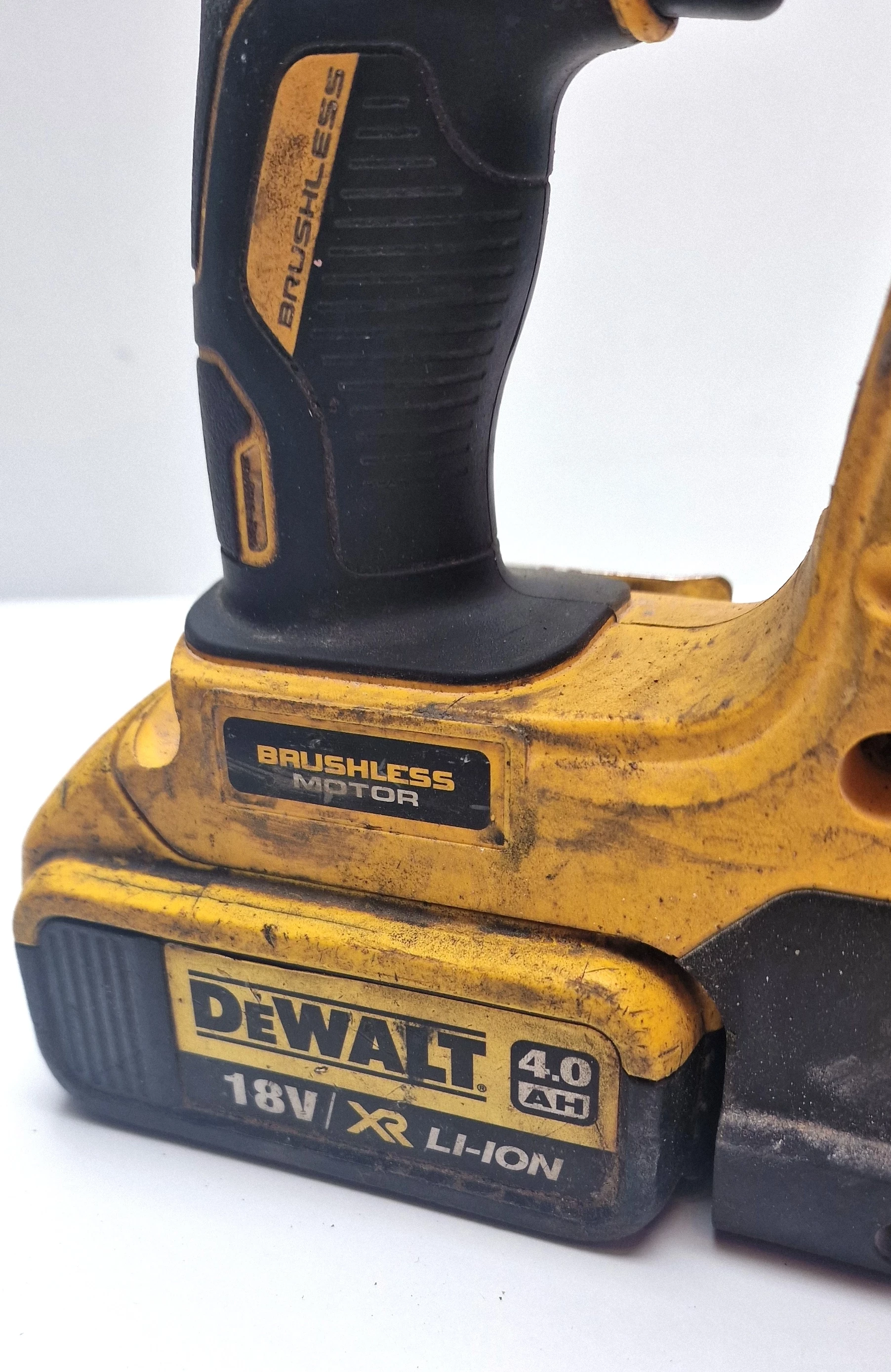 mlotowiertarka-dewalt-dch273-stan-uzywany