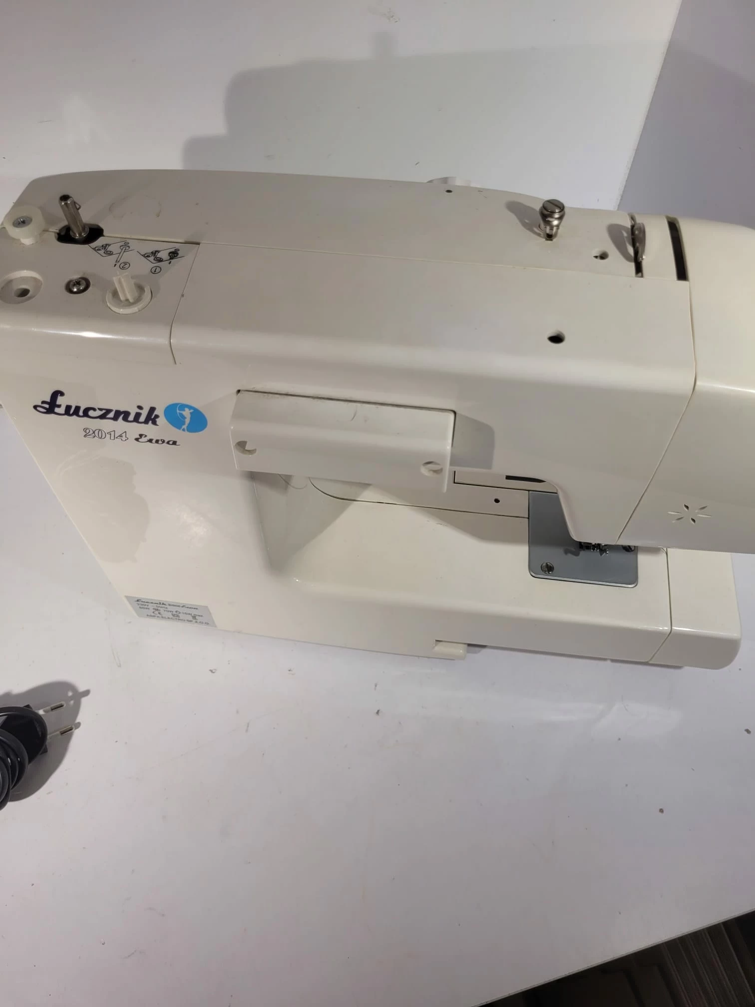 maszyna-do-szycia-lucznik-2014-ewa-kolor-dominujacy-bialy