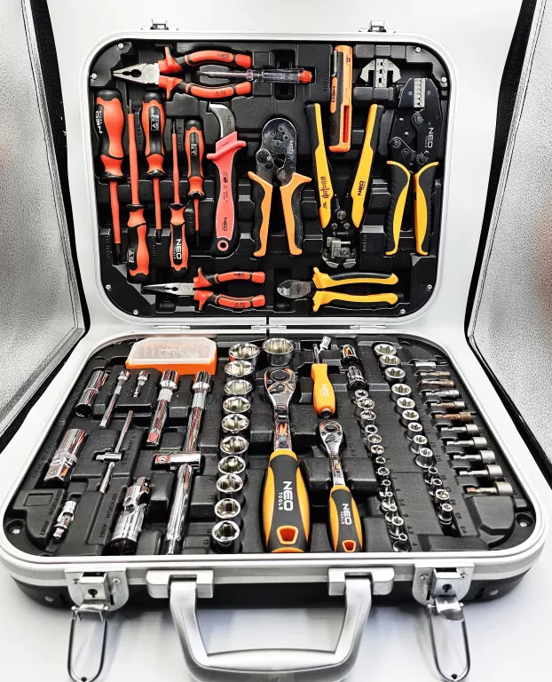 ZESTAW NARZĘDZI DLA ELEKTRYKA W WALIZCE NEO TOOLS 01-310 / 108 SZTUK