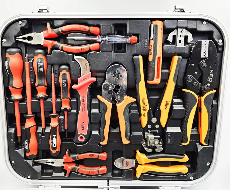 zestaw-narzedzi-dla-elektryka-w-walizce-neo-tools-01-310-108-sztuk-liczba-elementow-w-zestawie-108