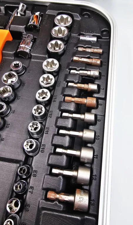 ZESTAW NARZĘDZI DLA ELEKTRYKA W WALIZCE NEO TOOLS 01-310 / 108 SZTUK
