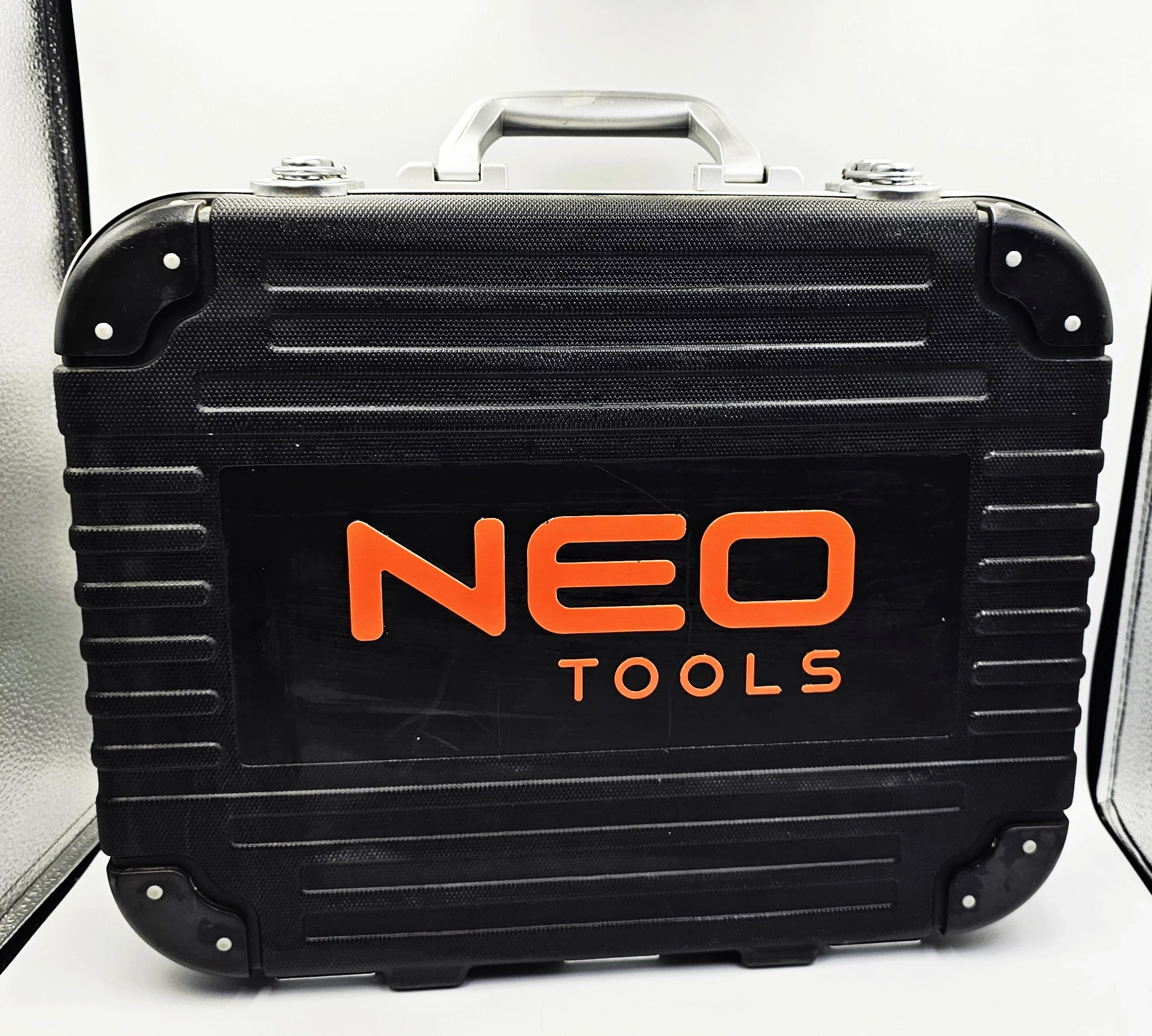 zestaw-narzedzi-dla-elektryka-w-walizce-neo-tools-01-310-108-sztuk-marka-neo-tools