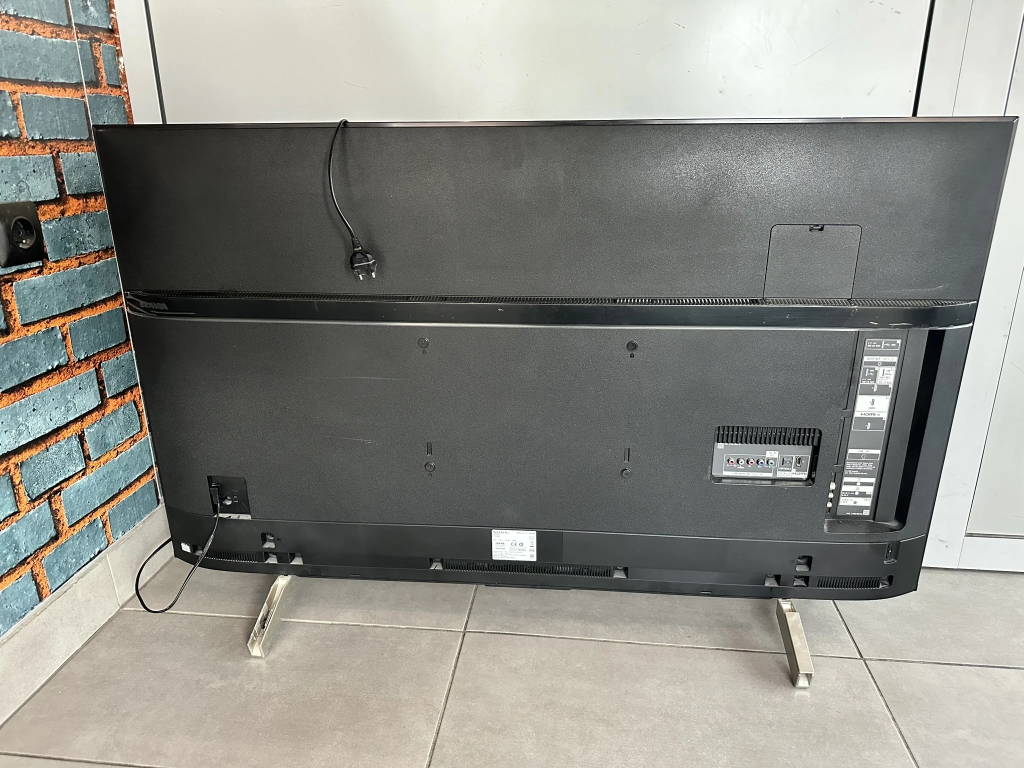 tv-sony-55xf8596-tylko-odbior-osobisty-rysy-marka-sony