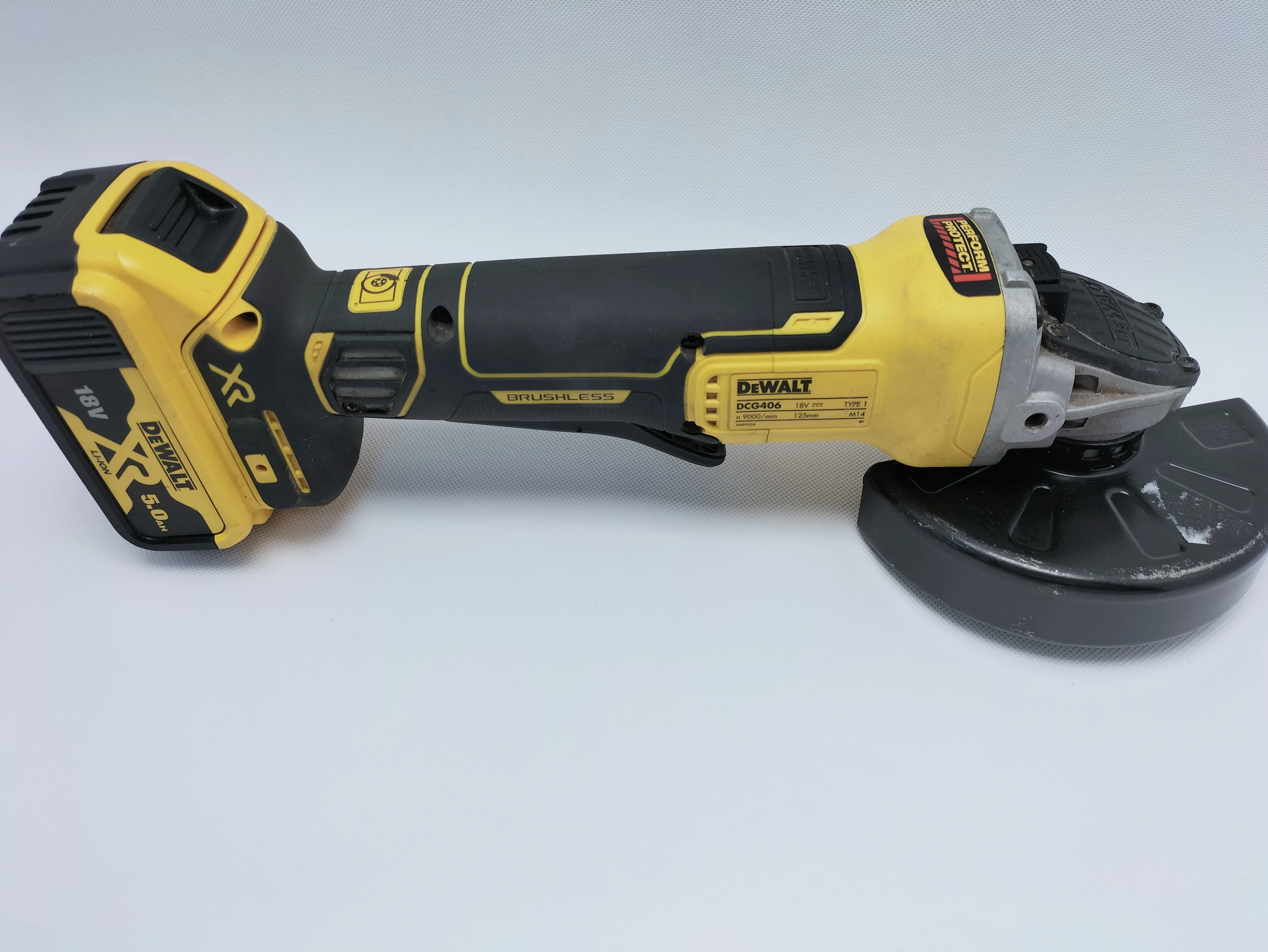 szlifierka-katowa-18v-dewalt-dcg406-marka-dewalt