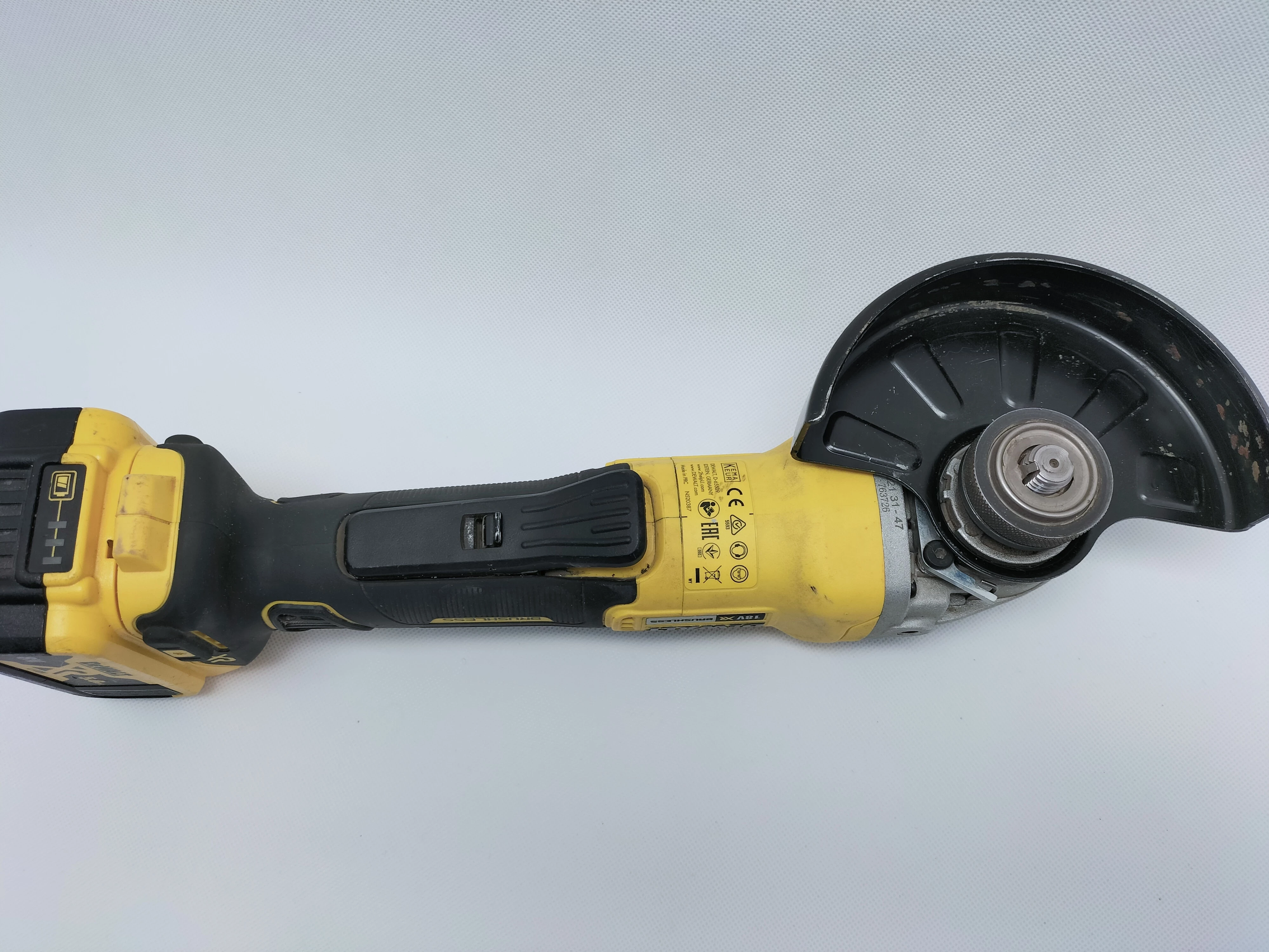 szlifierka-katowa-18v-dewalt-dcg406-rodzaj-zasilania-akumulatorowe