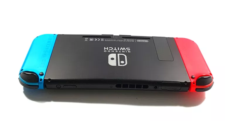 KONSOLA NINTENDO SWITCH/ETUI/POKROWIEC (OPIS)!