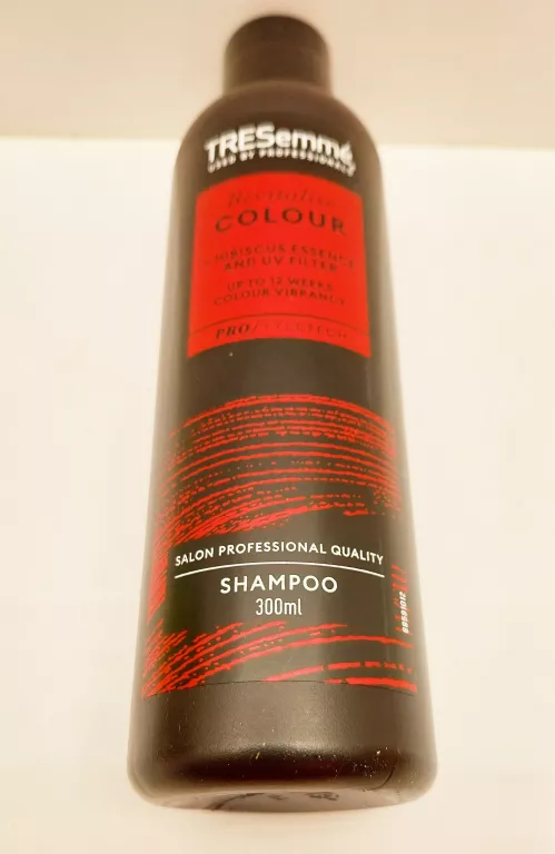 SZAMPON DO WŁOSÓW FARBOWANYCH TRESEMME REVITALISE COLOUR 300 ML