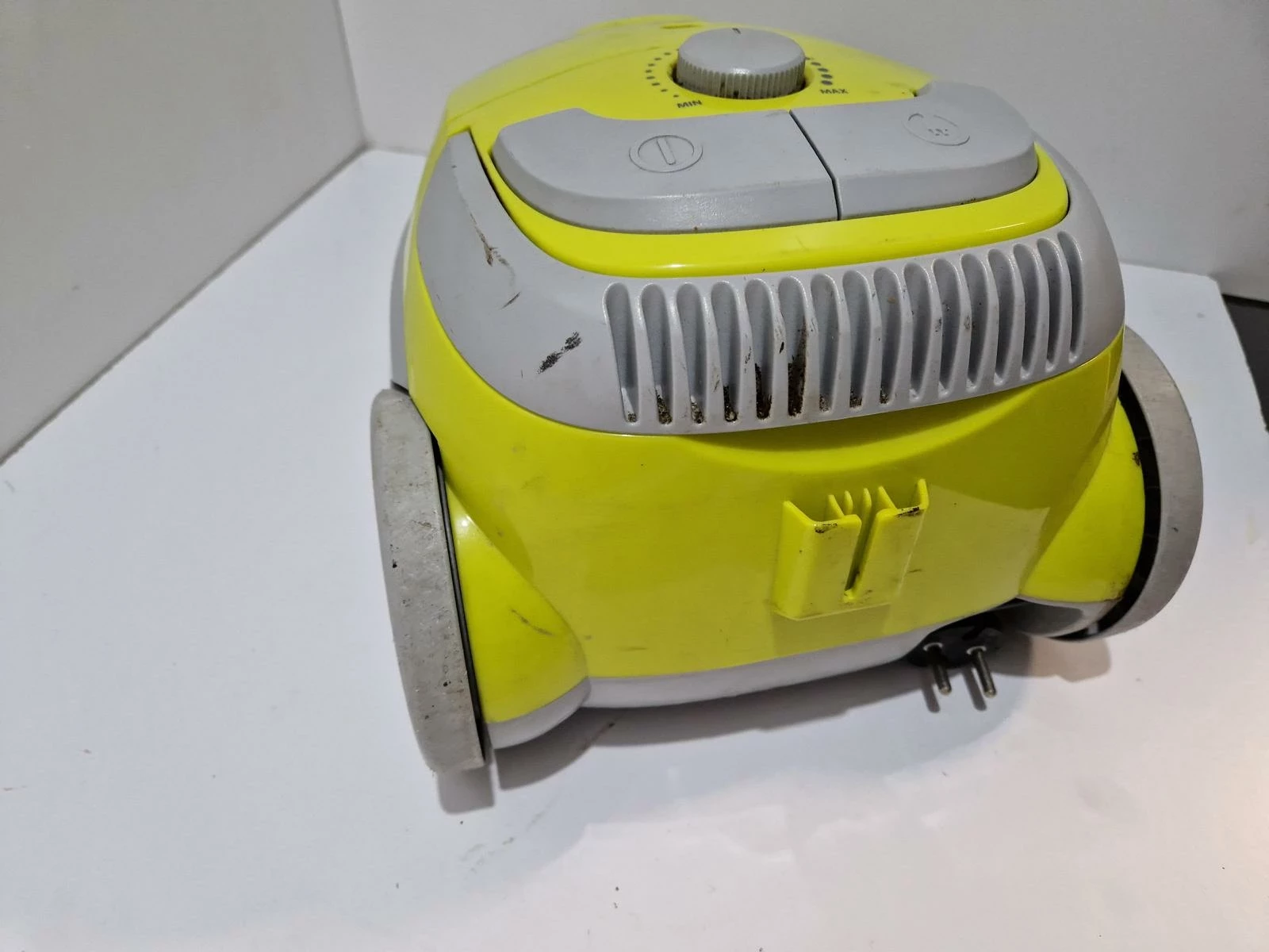 odkurzacz-zelmer-jozek-zielony-akcesoria-moc-800