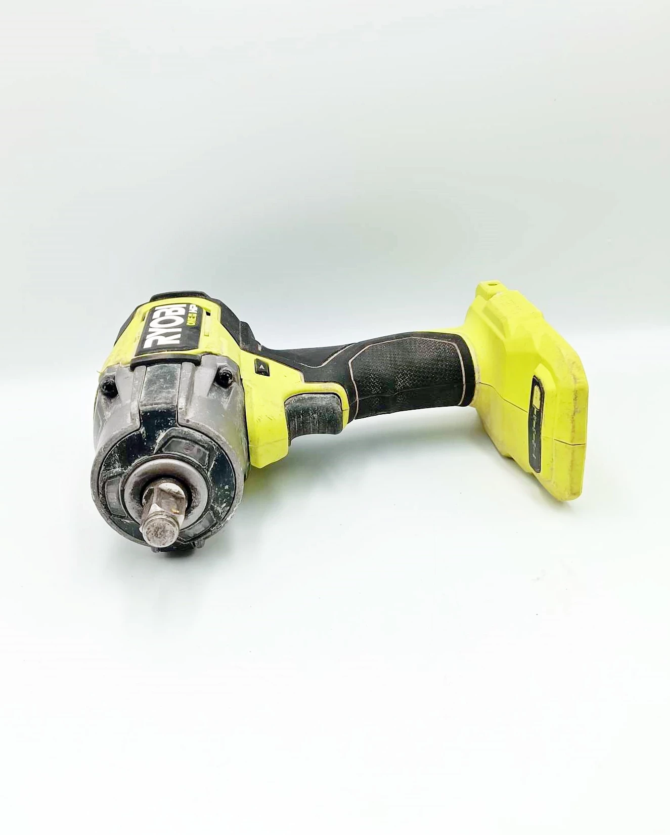 bezszczotkowy-klucz-udarowy-ryobi-riw18x-18v-one-900nm-maksymalny-moment-obrotowy-1