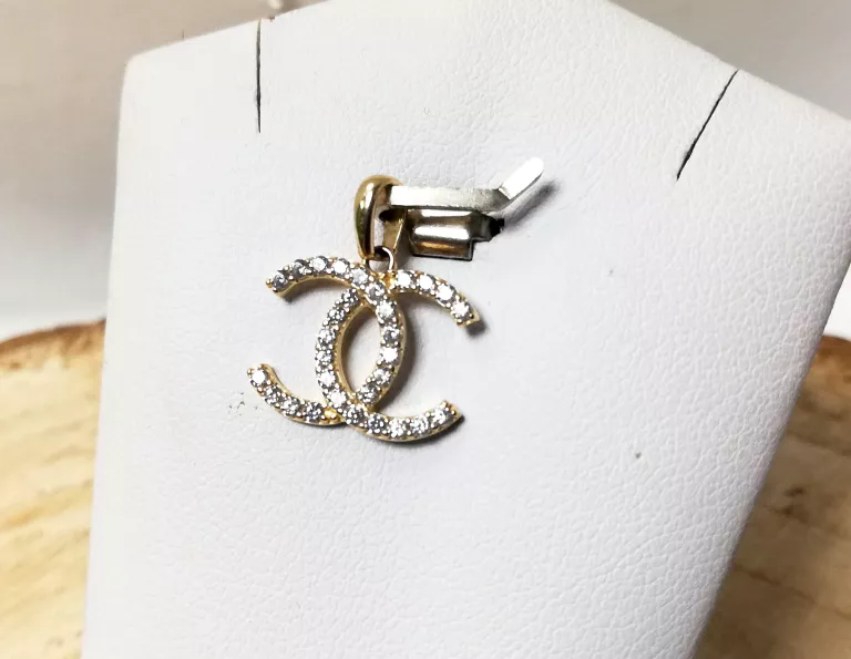 zlota-zawieszka-cc-z-cyrkoniami-104-585-3-maja-105-dabrowa-gornicza