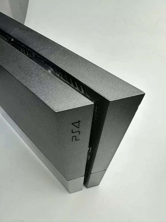 KONSOLA SONY PS4 CUH-1004A 500 GB.