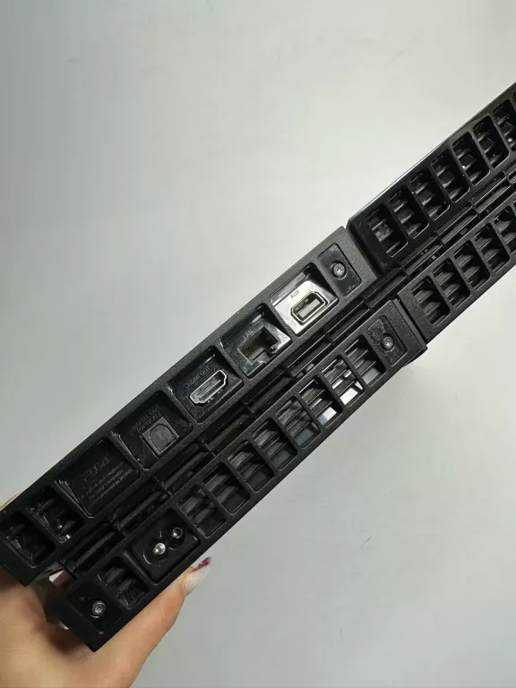 KONSOLA SONY PS4 CUH-1004A 500 GB.