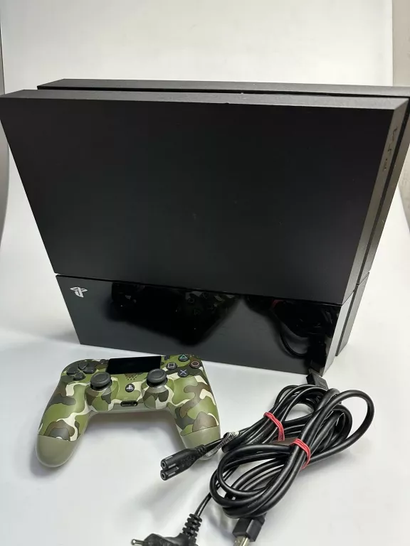 KONSOLA SONY PS4 CUH-1004A 500 GB.