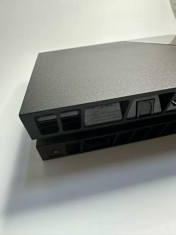 KONSOLA SONY PS4 CUH-1004A 500 GB.