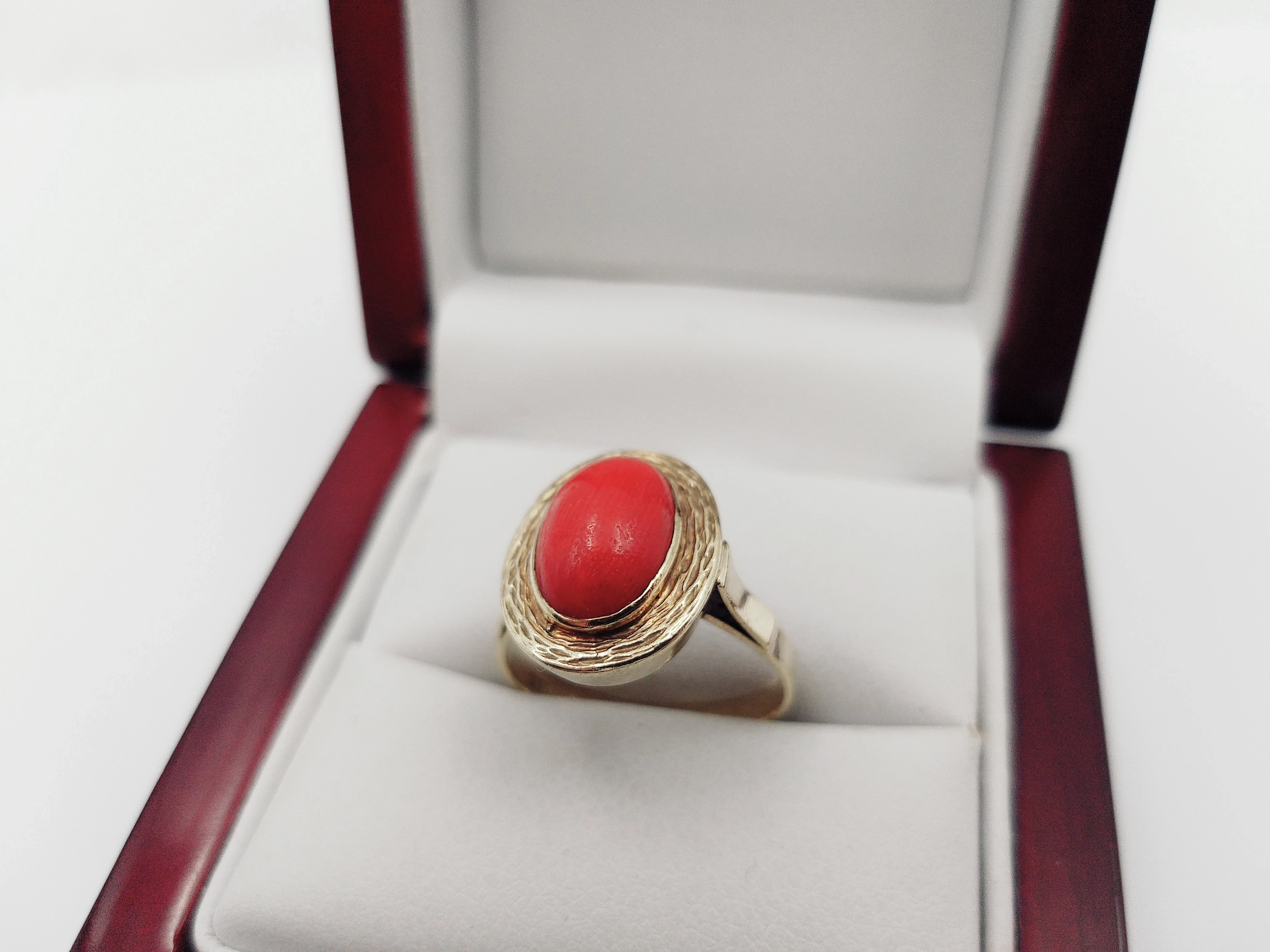 zloty-pierscionek-z-koralem-333-r16-254g-cechy-brak
