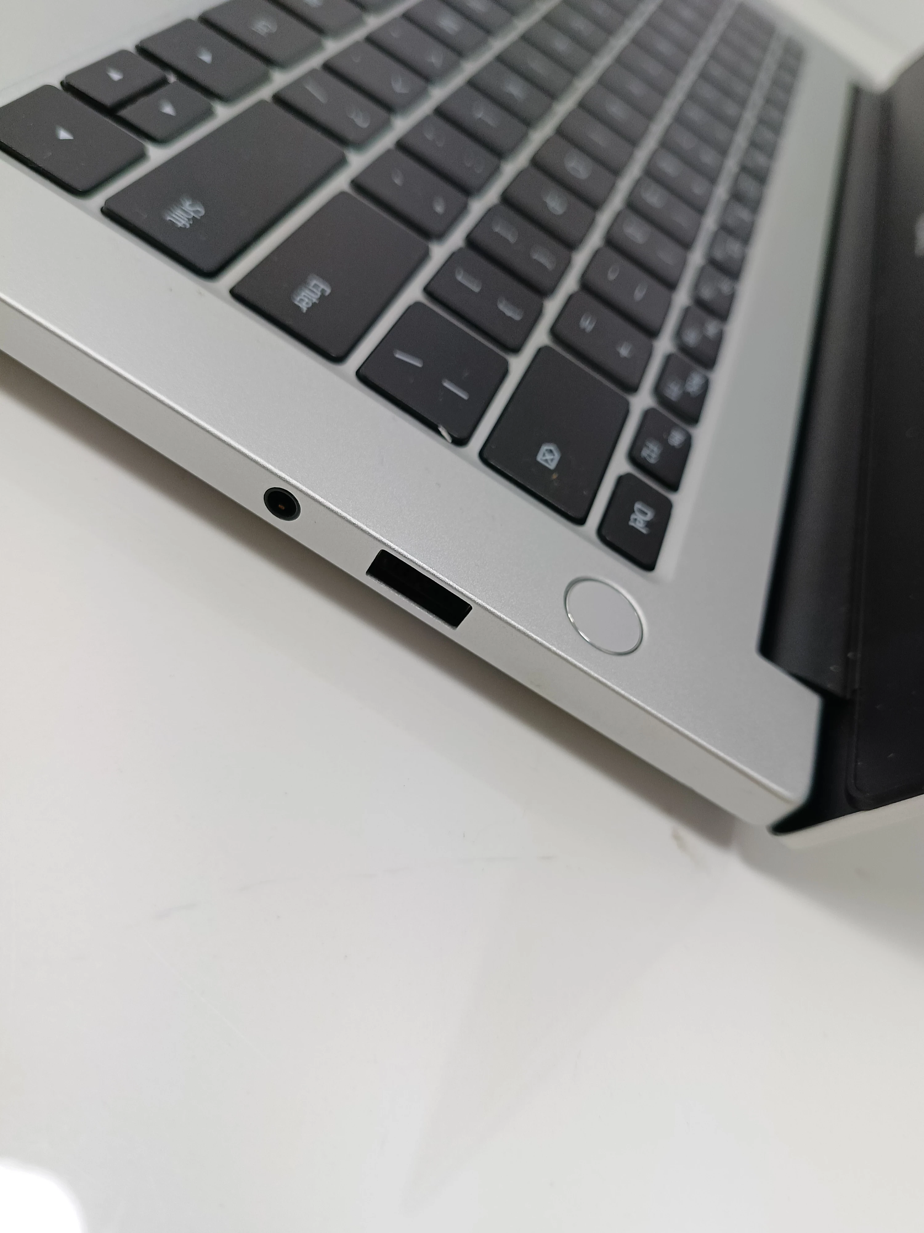 laptop-huawei-matebook-d14-14-amd-ryzen-5-8-512-gb-w10-stan-uzywany