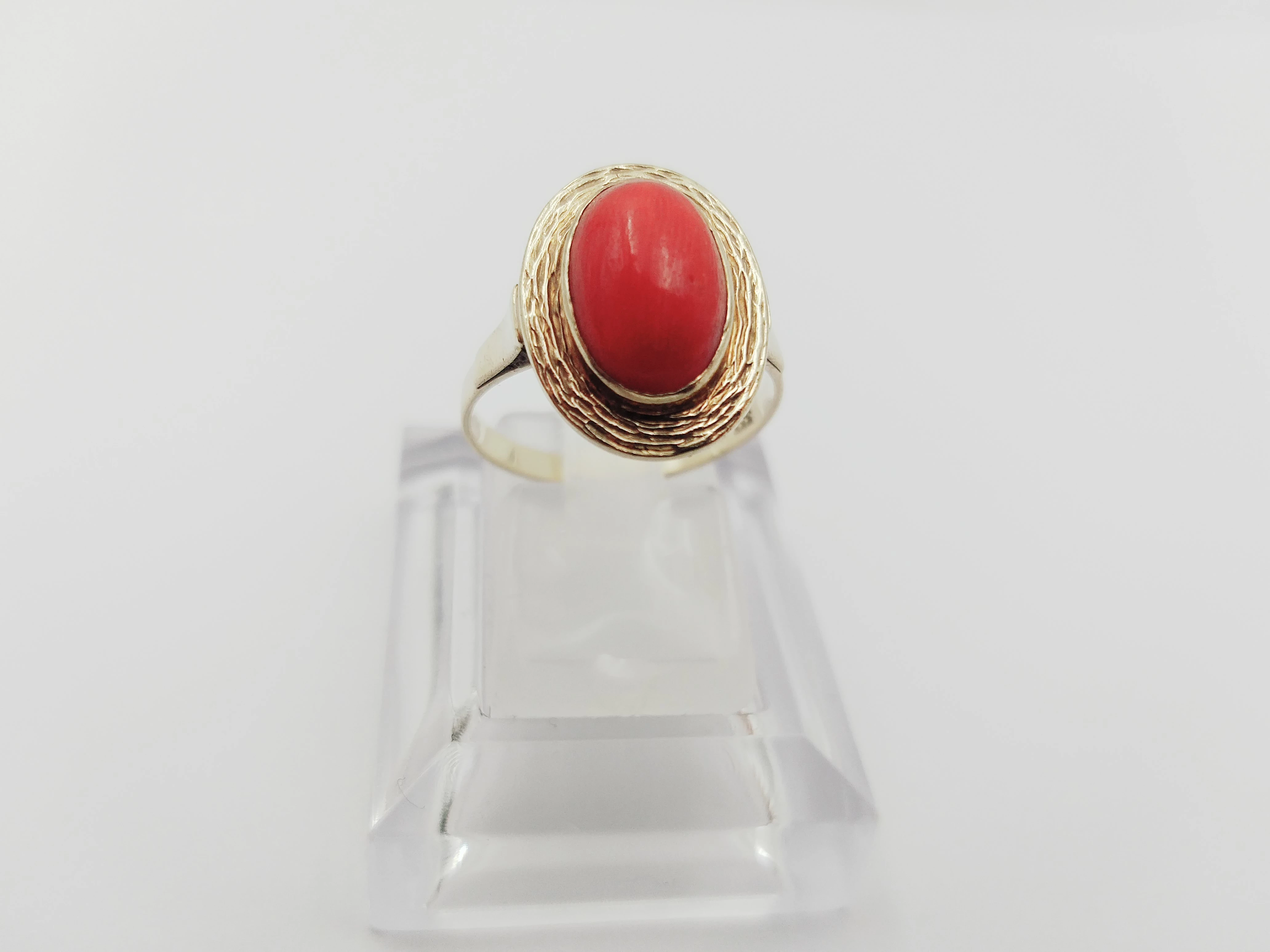 zloty-pierscionek-z-koralem-333-r16-254g-material-zloto