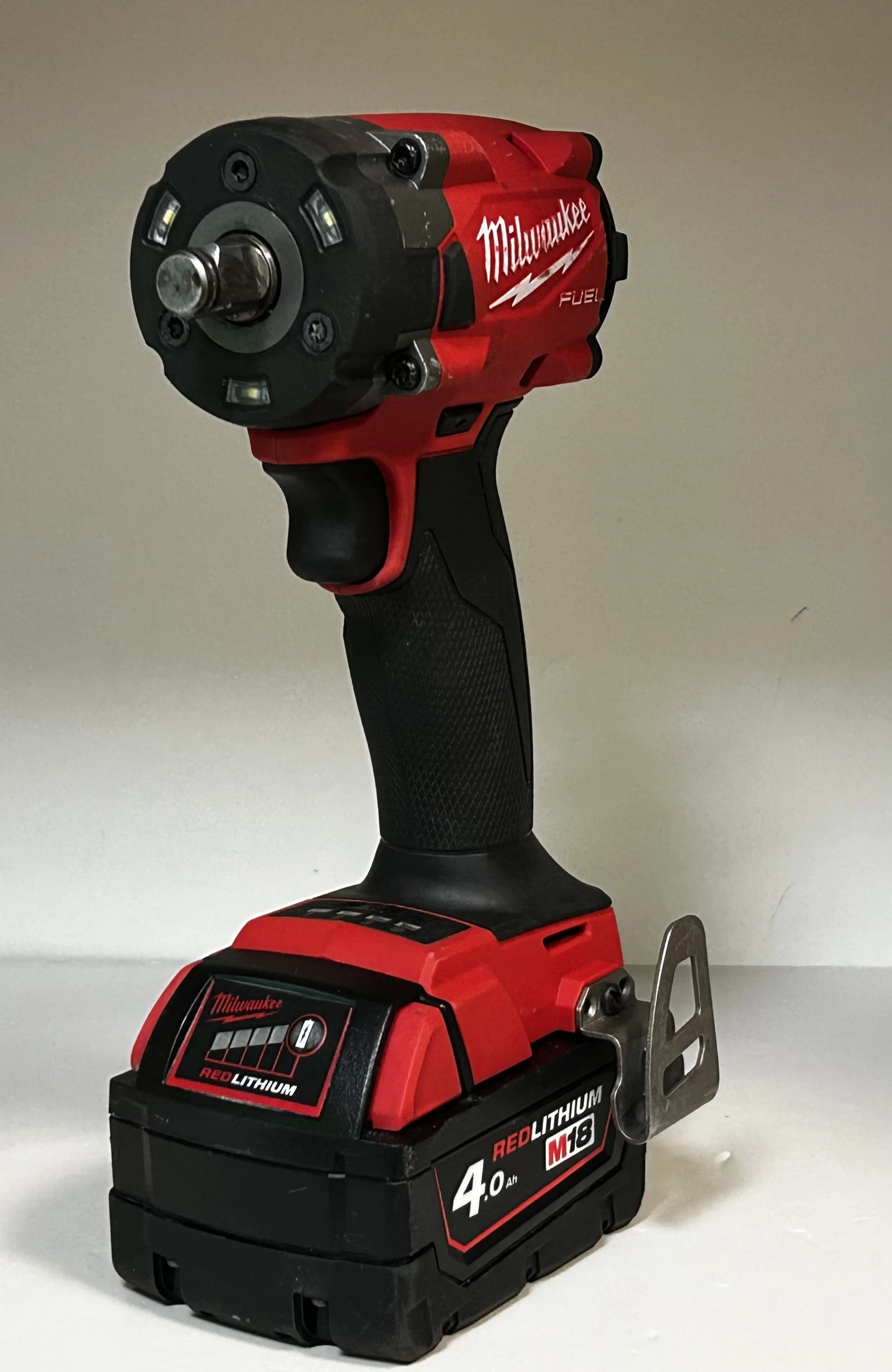 klucz-udarowy-milwaukee-m18-fiw2f12-komplet-maksymalny-moment-obrotowy-339