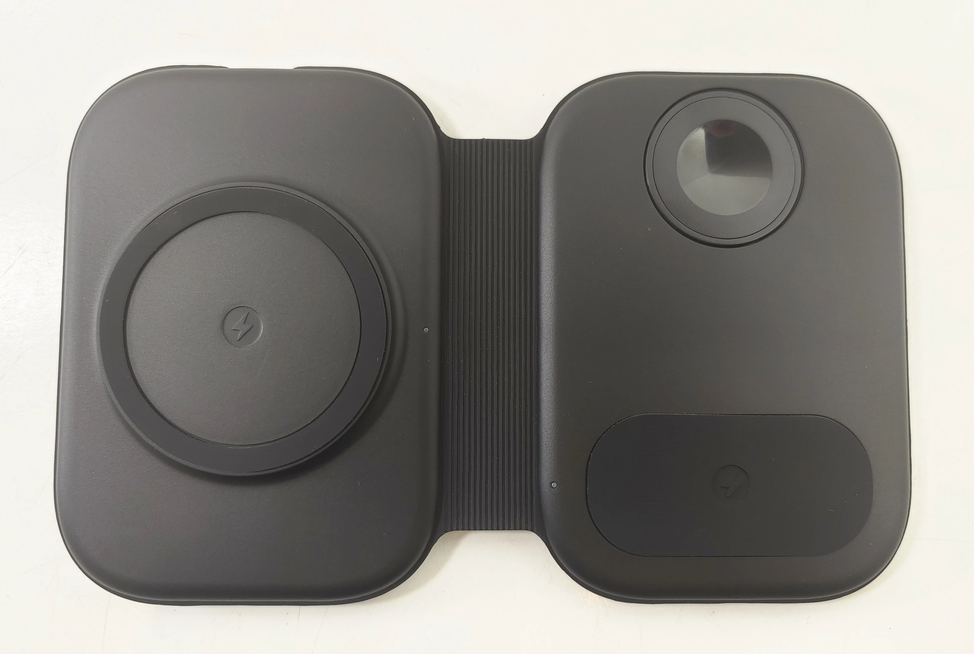 magnetyczna-skladana-ladowarka-bezprzewodowa-3w1-apple-iphone-watch-airpod-ean-gtin-8711332377631