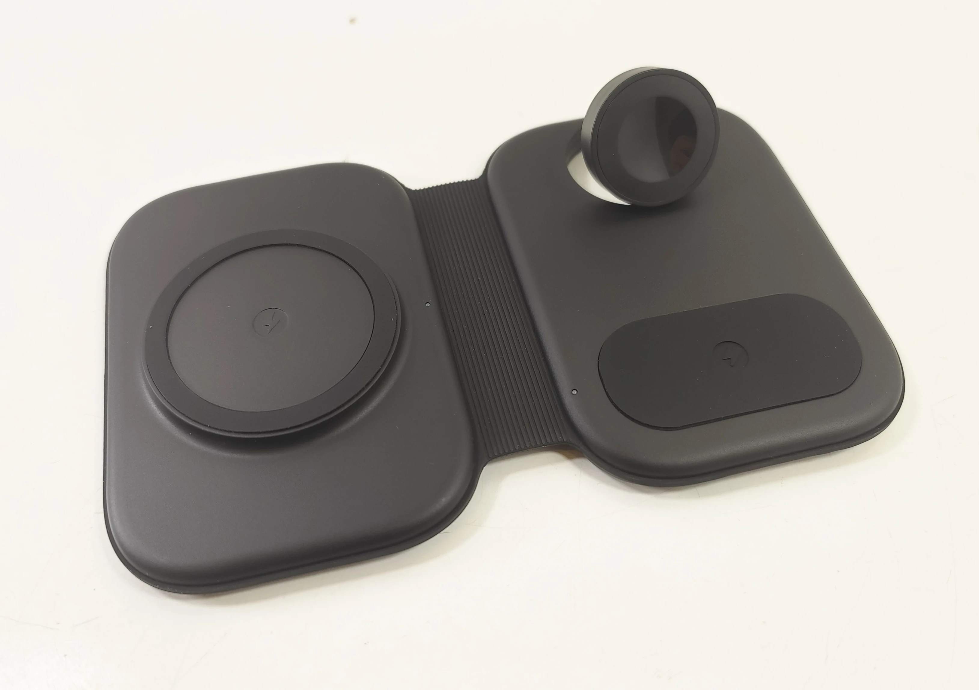 magnetyczna-skladana-ladowarka-bezprzewodowa-3w1-apple-iphone-watch-airpod-wojciechowskiego-39-warszawa