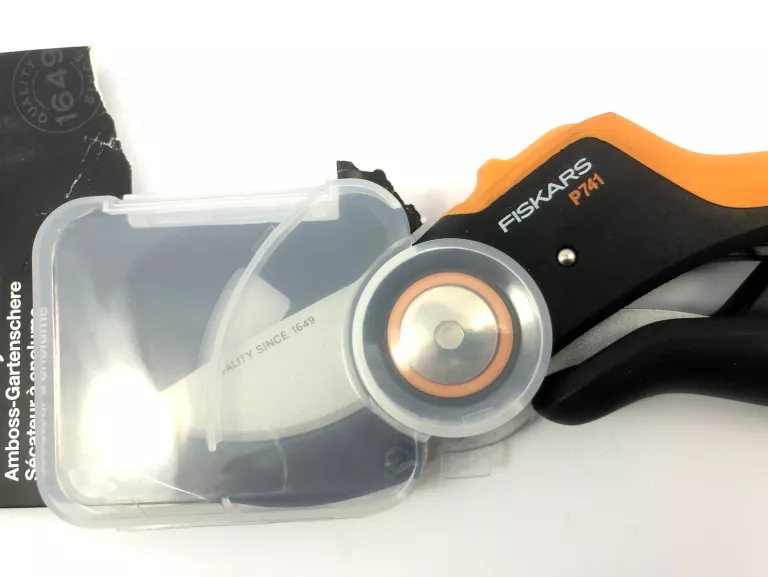SEKATOR FISKARS P741