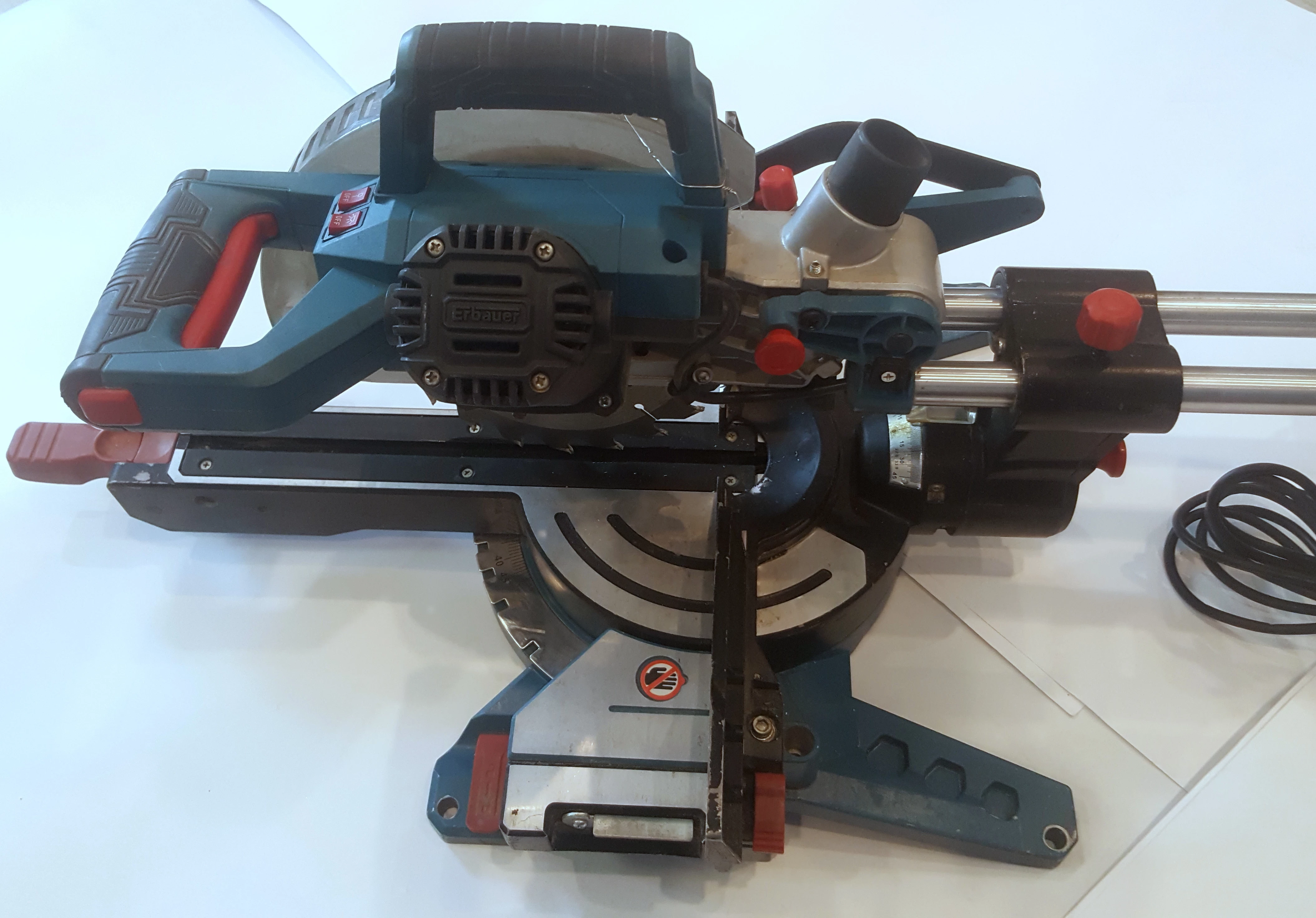 ukosnica-z-posuwem-erbauer-1400-w-216-mm-product-id-03da807f-9b4c-4bc5-832c-81c7b2d460f2