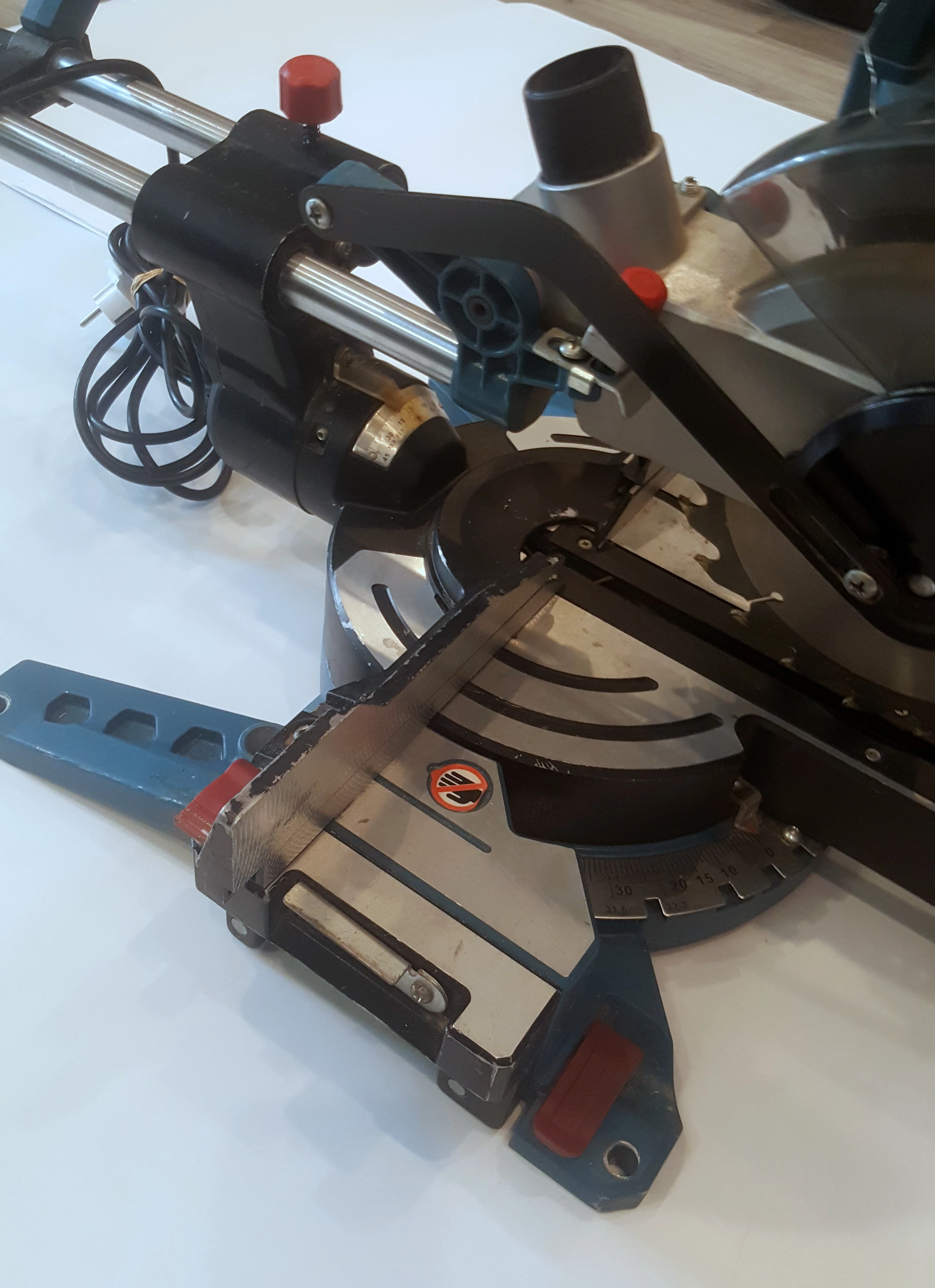 ukosnica-z-posuwem-erbauer-1400-w-216-mm-srednica-tarczy-216