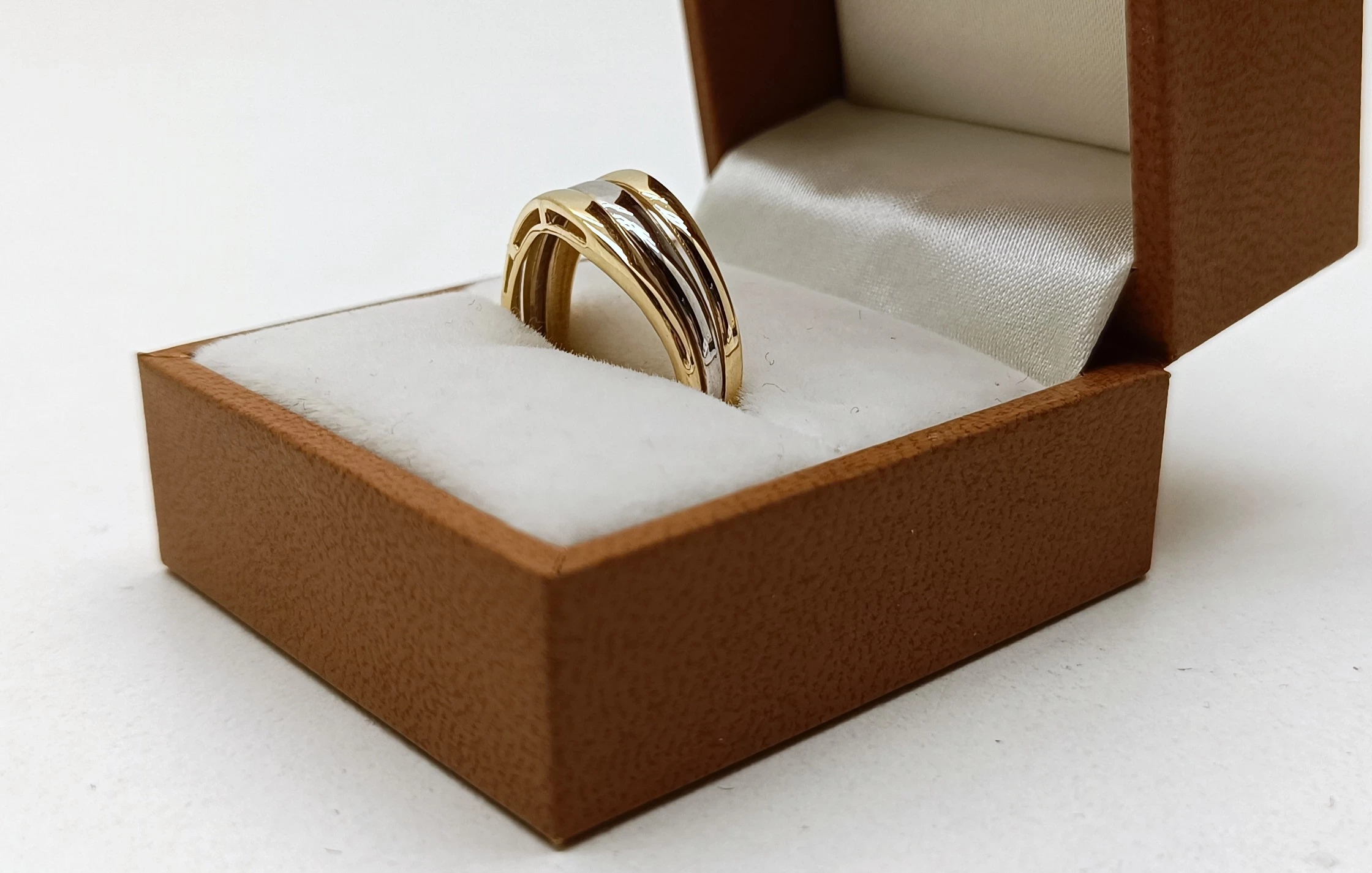 atrakcyjny-zloty-pierscionek-rozm-15-14k-rodzaj-2205-16