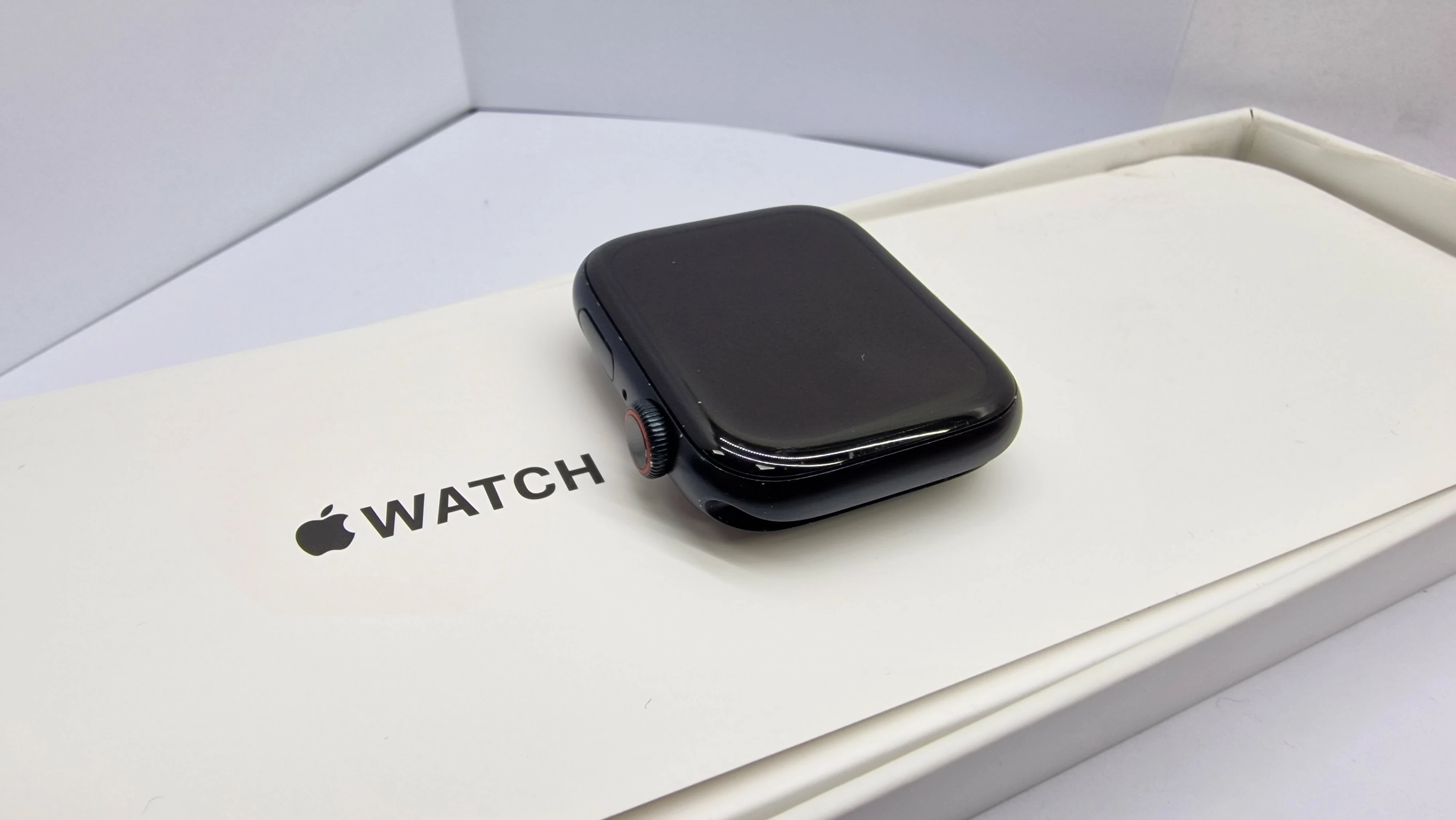 apple-watch-se-2gen-gps-44mm-od-lombard-trzebnica-stan-uzywany