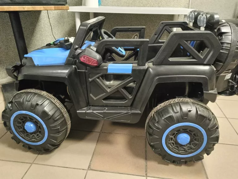 AUTO NA AKUMULATOR DLA DZIECI 4X4 PILOT ZASILACZ