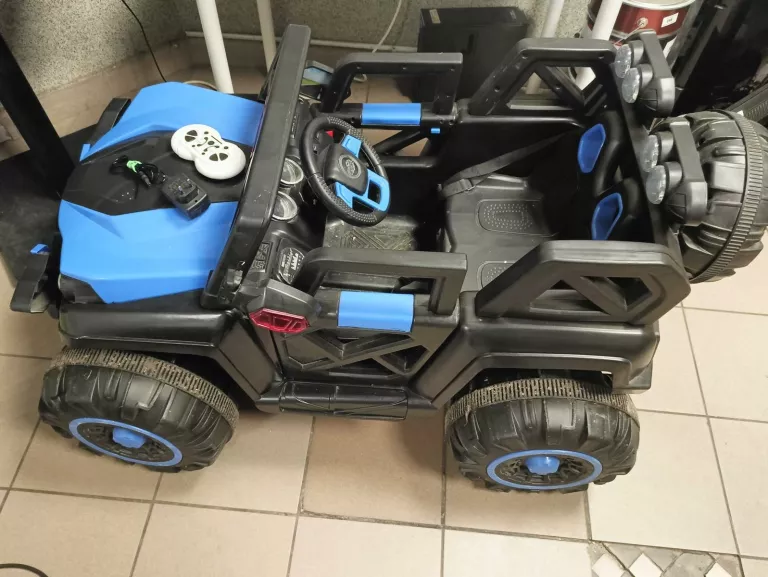 AUTO NA AKUMULATOR DLA DZIECI 4X4 PILOT ZASILACZ