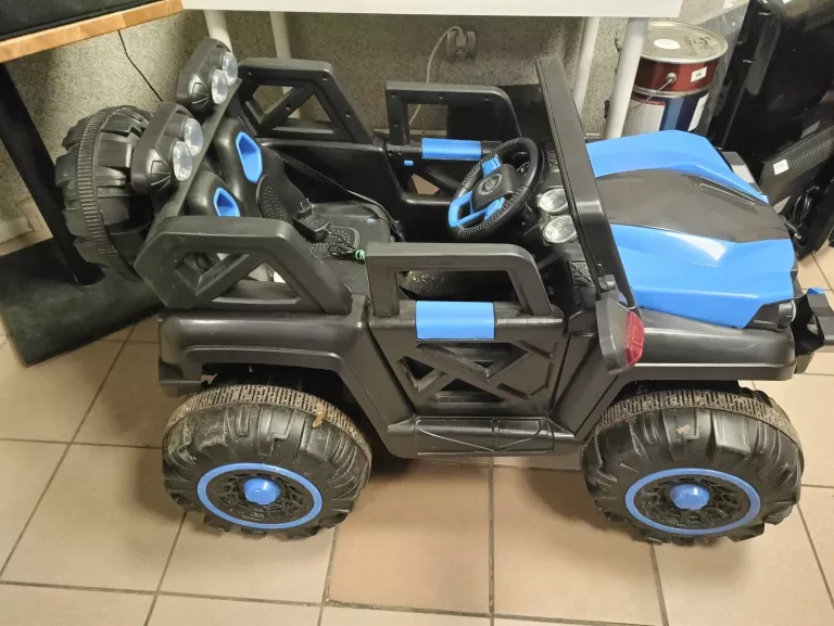 AUTO NA AKUMULATOR DLA DZIECI 4X4 PILOT ZASILACZ