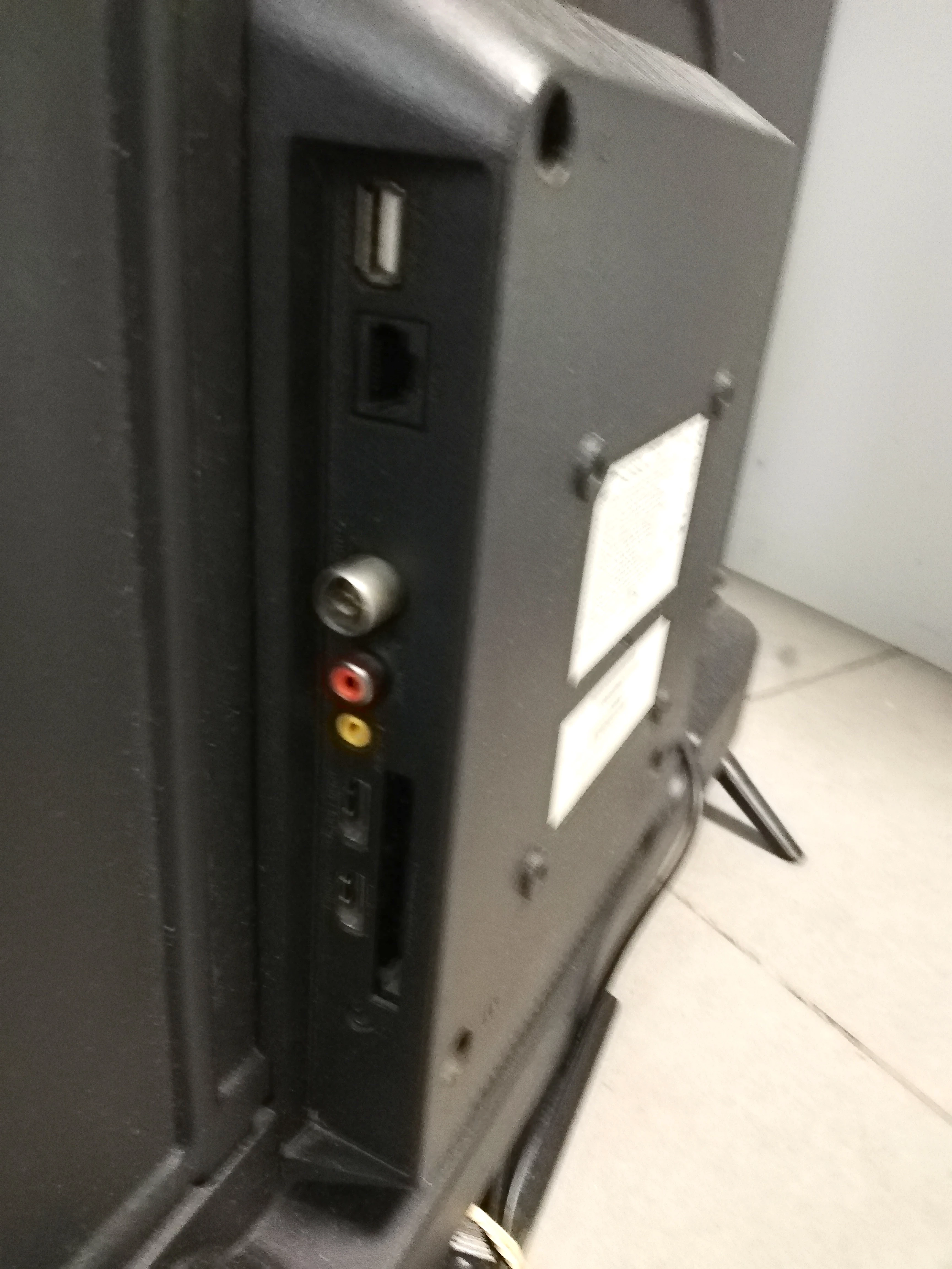 telewizor-thomson-32hd3301-32-pilot-bez-klapki-baterii-typ-telewizora-led